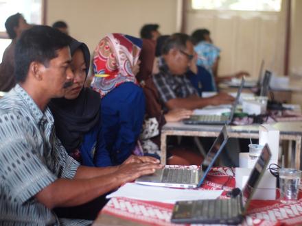 PELATIHAN INFORMASI DAN TEKNOLOGI BAGI PERANGKAT DESA