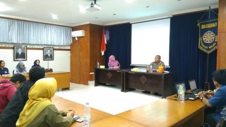 SEMINAR SDGS KEMANDIRIAN DESA DI ERA GLOBAL OLEH LURAH DESA SRIGADING DI UGM