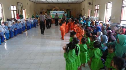 POLISI SAHABAT ANAK MENJADI TEMA GEBYAR PAUD GUGUS 1 KECAMATAN SANDEN 