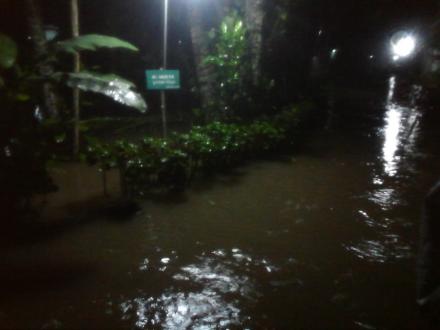 BANJIR GENANGI PEDUKUHAN CEME SRIGADING