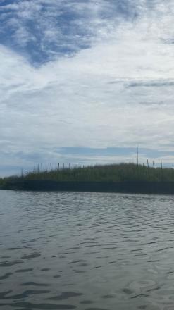 Pemasangan Paranet oleh Tim PPK Ormawa HMTI Universitas Ahmad Dahlan di Kalurahan Srigading